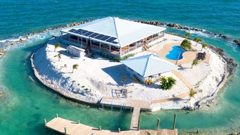 Hotels.com discounts private island for ‘Friendsgiving’ 