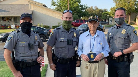 Oklahoma police officers help veteran celebrate 100th birthday