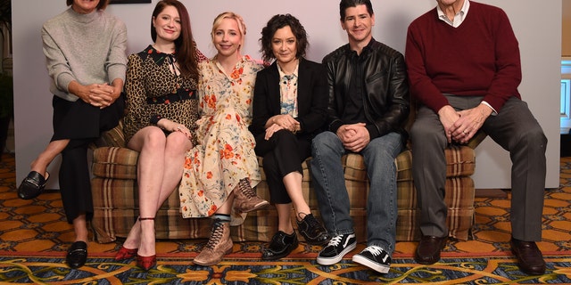 'The Conners' cast: (LR) Laurie Metcalf (Laurie Metcalf), Emma Kenney (Emma Kenney), Lecy Goranson (Lecy Goranson), Sara Gilbert (Sara) Gilbert), Michael Fishman (Michael Fishman) and John Goodman (John Goodman).