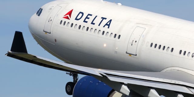 Delta Air Lines says its aircraft was not struck by gunfire during an attempted heist at Arturo Merino Benítez International Airport in Chile.