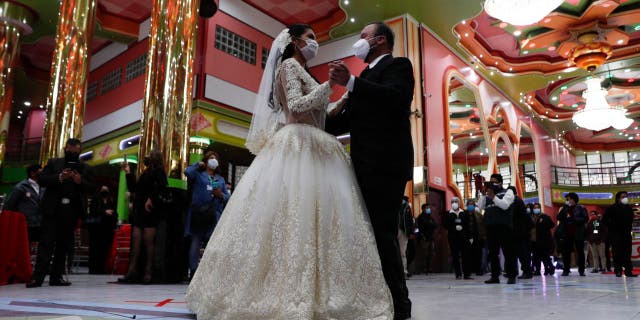 More than 70% of wedding guests said they want to receive health and safety details before they RSVP. (AP Photo/Juan Karita)