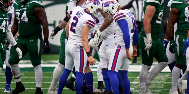 Buffalo Bills kicker Tyler Bass (2), center left, celebrates after his fourth field goal during the second half of an NFL football game against the New York Jets, Sunday, Oct. 25, 2020, in East Rutherford, N.J. (AP Photo/John Minchillo)
