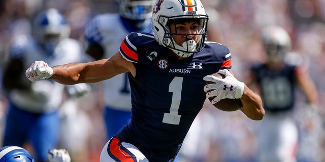 Auburn wide receiver Anthony Schwartz (1) catches a pass against Kentucky and carries for a first down during the first quarter of an NCAA college football game on Saturday, Sept. 26, 2020, in Auburn, Ala. (AP Photo/Butch Dill)