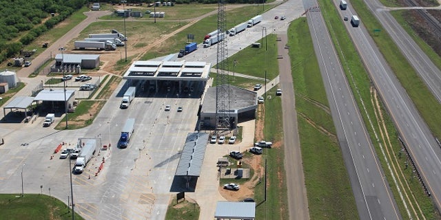 The I-35 checkpoint, where the smugglers were apprehended.