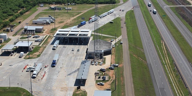 The I-35 checkpoint, where the smugglers were apprehended.