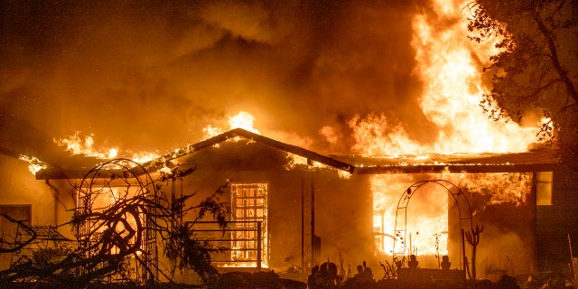 この9月に. 27, 2020, ファイル写真, a house burns on Platina Road at the Zogg Fire near Ono, カリフォルニア. Pacific Gas and Electric has been charged with crimes related to the blaze that killed for people and destroyed hundreds of homes.