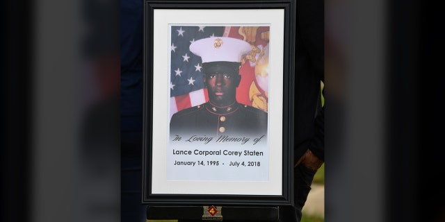 A photo depicting Lance Cpl. Corey Staten is displayed during an Award Ceremony held by 4th Combat Engineering Battalion in Baltimore, 十月. 24, 2020. (我们. Marine Corps photo by Lance Cpl. Dylon Grasso)