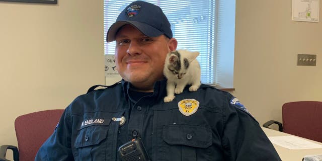 Public Safety Office Wes England and Bo the kitten. (Louisville Muhammad Ali International Airport)
