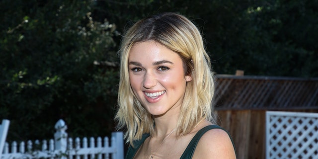 Sadie Robertson encouraged her fans to wear a mask following her coronavirus diagnosis.