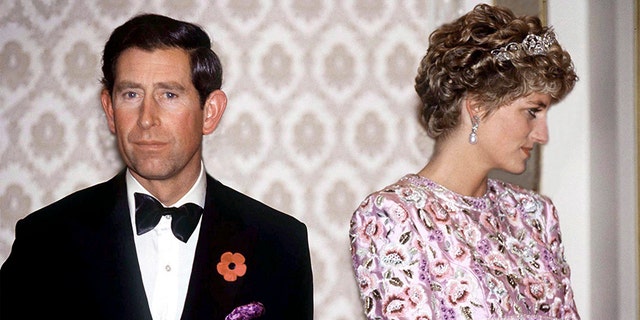 Prince Charles and Princess Diana were married from 1981 ...까지 1996. The Princess of Wales passed away a year later in 1997 나이에 36.
