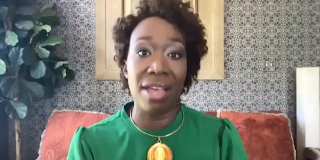 Η Joy Reid του MSNBC δήλωσε την Τετάρτη ότι η Αμερική έχει «μεγάλο αριθμό ρατσισμού, αντι-μαυρίσματος, αντι-αφύπνισης», διότι ο αγώνας μεταξύ του Προέδρου Τραμπ και του δημοκρατικού υποψηφίου Joe Biden είναι τόσο κοντά.  (Getty Images)
