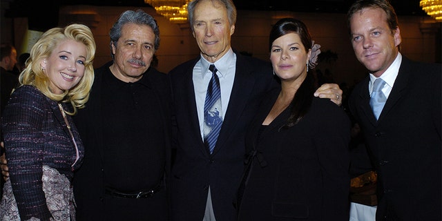 Melody Thomas Scott, Edward James Olmos, Clint Eastwood, Marcia Gay Harden e Kiefer Sutherland.