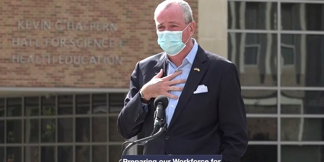 In this Oct. 21, 2020, 파일 사진, taken from video provided by the New Jersey Governor's Office, 정부. Phil Murphy tells attendees at an event in Blackwood, N.J., that he must leave the event to quarantine after just finding out that he'd been in contact with someone who had tested positive for COVID-19. (New Jersey Office of the Governor via AP, 파일)
