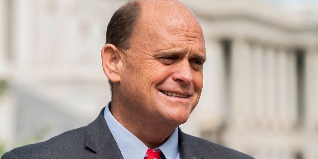 ÉTATS-UNIS - 15 SEPTEMBRE: Le représentant Tom Reed, RN.Y., coprésident du Problem Solvers Caucus, arrive au House Triangle outisde the Capitol pour une conférence de presse le mardi 15 septembre 2020 (photo de Bill Clark / CQ-Roll Call, Inc via Getty Images)