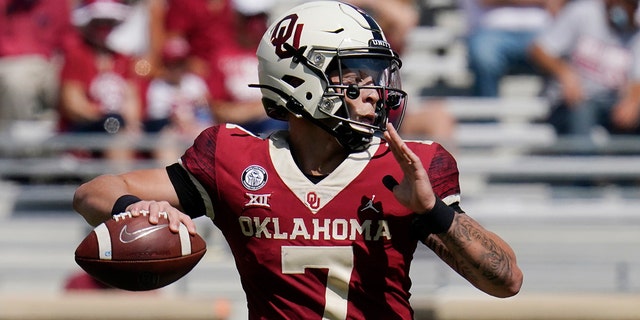 Oklahoma quarterback Spencer Rattler (7) passes in the second half of an NCAA college football game against Kansas State Saturday, Sept. 26, 2020, in Norman, Okla. (AP Photo/Sue Ogrocki).