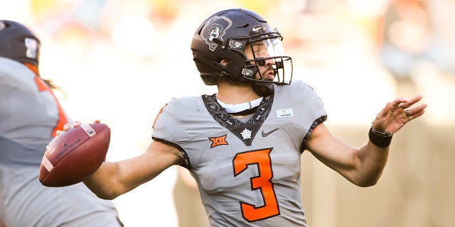 Oklahoma State quarterback Spencer Sanders (3) throws a pass during an NCAA college football game Saturday, Ott. 24, 2020, in Stillwater, Okla. (AP Photo/Brody Schmidt)
