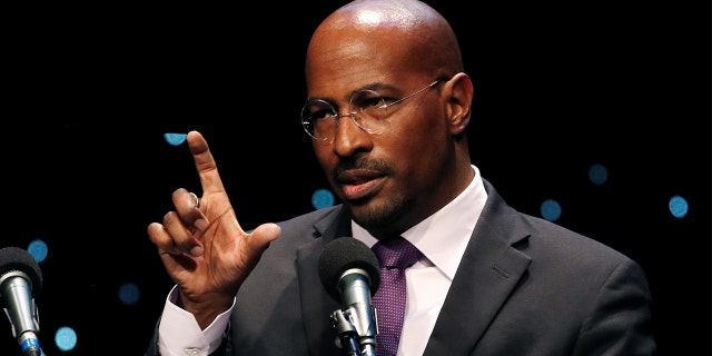 Van Jones, CEO of Reform Alliance, a newly formed organization to reform the U.S. criminal justice system, speaks during the Reform Alliance launch event in New York City, New York., U.S., January 23, 2019. REUTERS/Mike Segar - RC1AD68F87D0