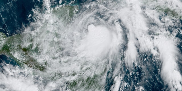 Tropical Storm Zeta Rapidly Strengthening On Way To Yucatan Takes Aim At Us Gulf Coast Fox News