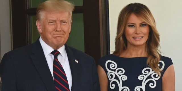 US President Donald Trump(L) and First Lady Melania Trump welcome the arrival of Prime Minister of Israel Benjamin Netanyahu and his wife Sara on the North Lawn of the White House in Washington, DC on September 15, 2020. (Photo by Andrew CABALLERO-REYNOLDS / AFP) (Photo by ANDREW CABALLERO-REYNOLDS/AFP via Getty Images)
