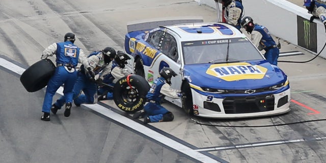 Chase Elliott will continue to drive for Hendrick Motorsports in 2021.
