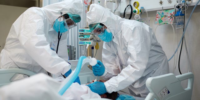 Hospital health workers during an intubation procedure to a COVID patient