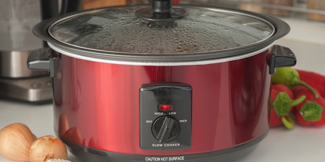 Twitter was all in on the Facebook slow cooker drama.