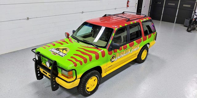 jurassic park suv toy