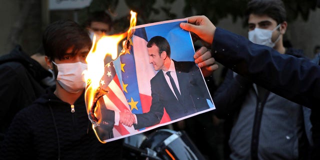 Iranian protesters emmanuel Macron in front of the French embassy in Teheran, Iran, on Wednesday, October 28, 2020, during a protest against Macron and the publication of a portrait of the Prophet Muhammad, whom they consider blasphemous. Burn photos of President Macron and President Donald Trump. 