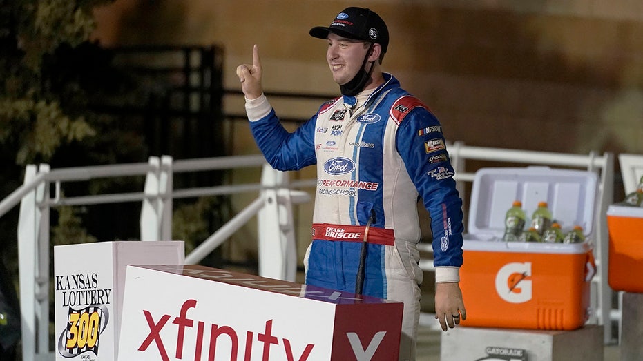 NASCAR: Chase Briscoe replacing Clint Bowyer in Stewart ...