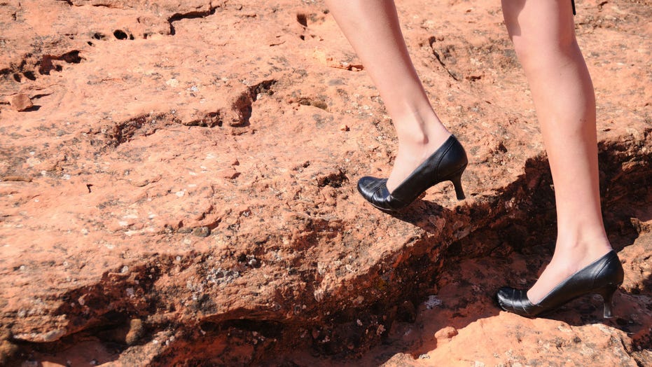 Colorado hiker wears heels to climb 