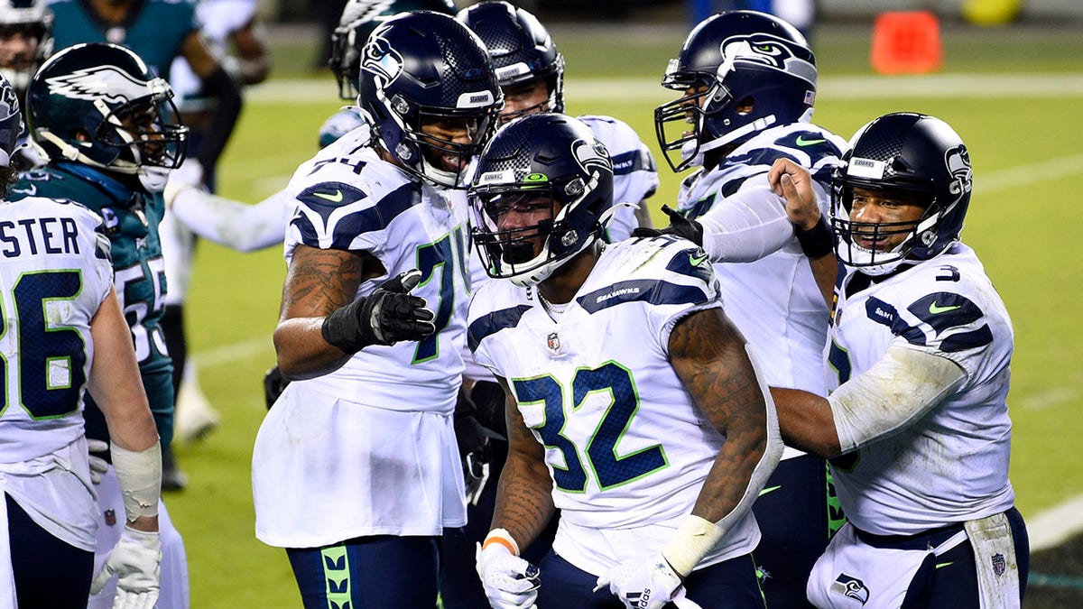 Metcalf, Wilson lead Seahawks over Eagles 23-17