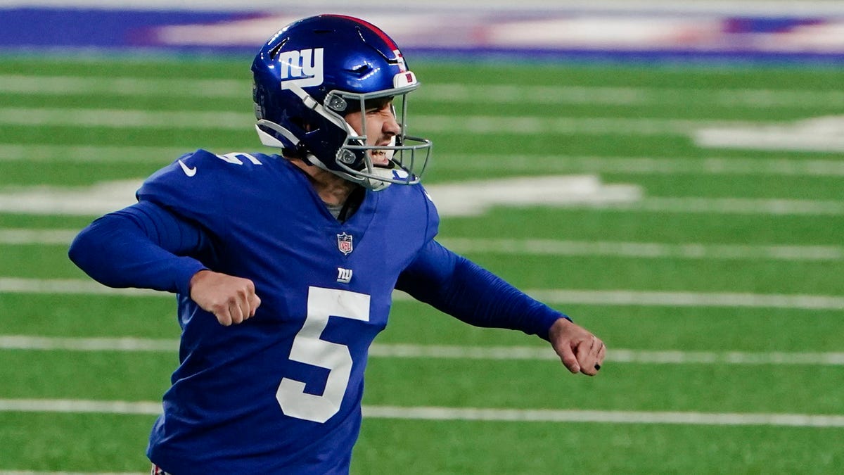 New York Giants kicker Graham Gano (5) reacts after making a field goal during the second half of an NFL football game against the Philadelphia Eagles, Sunday, Nov. 15, 2020, in East Rutherford, N.J.