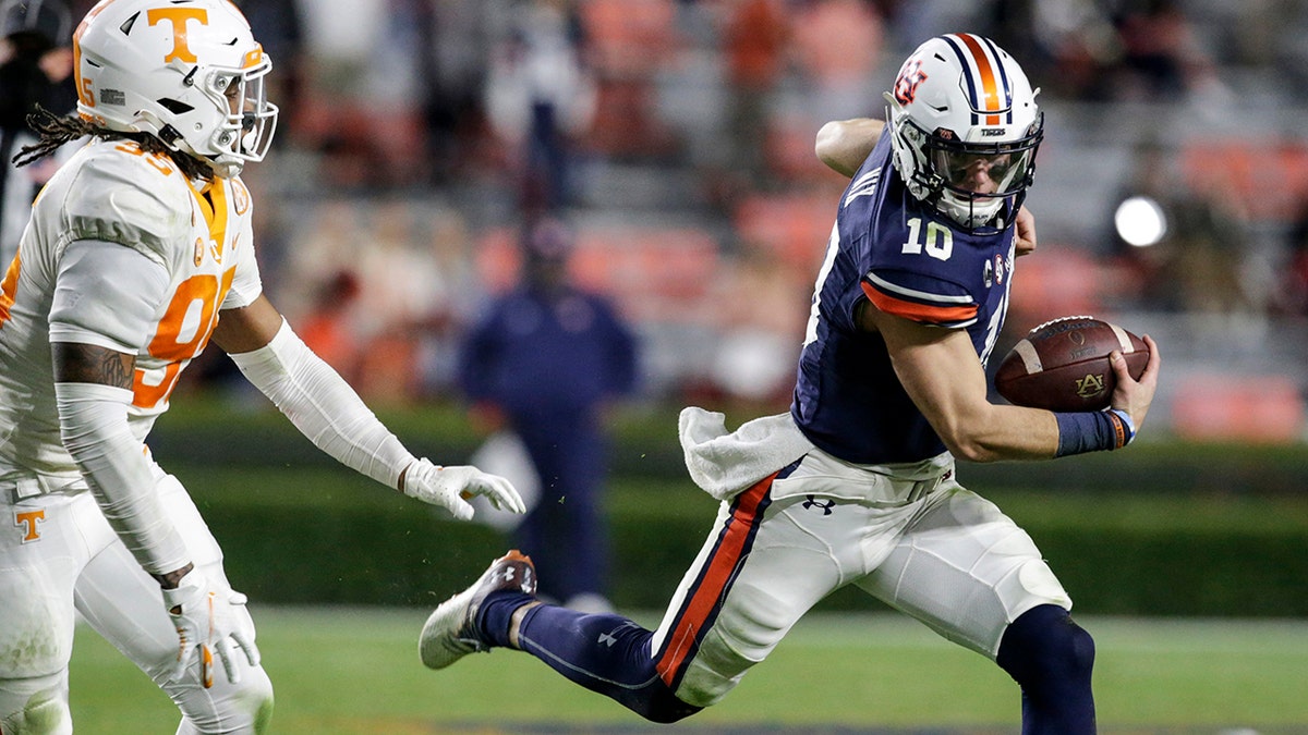 Braves celebrated World Series with champagne but Auburn goes wild with  plain old water