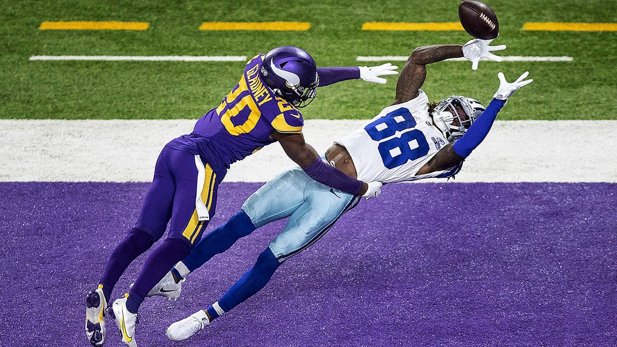 Cowboys' CeeDee Lamb makes amazing touchdown catch vs. Vikings