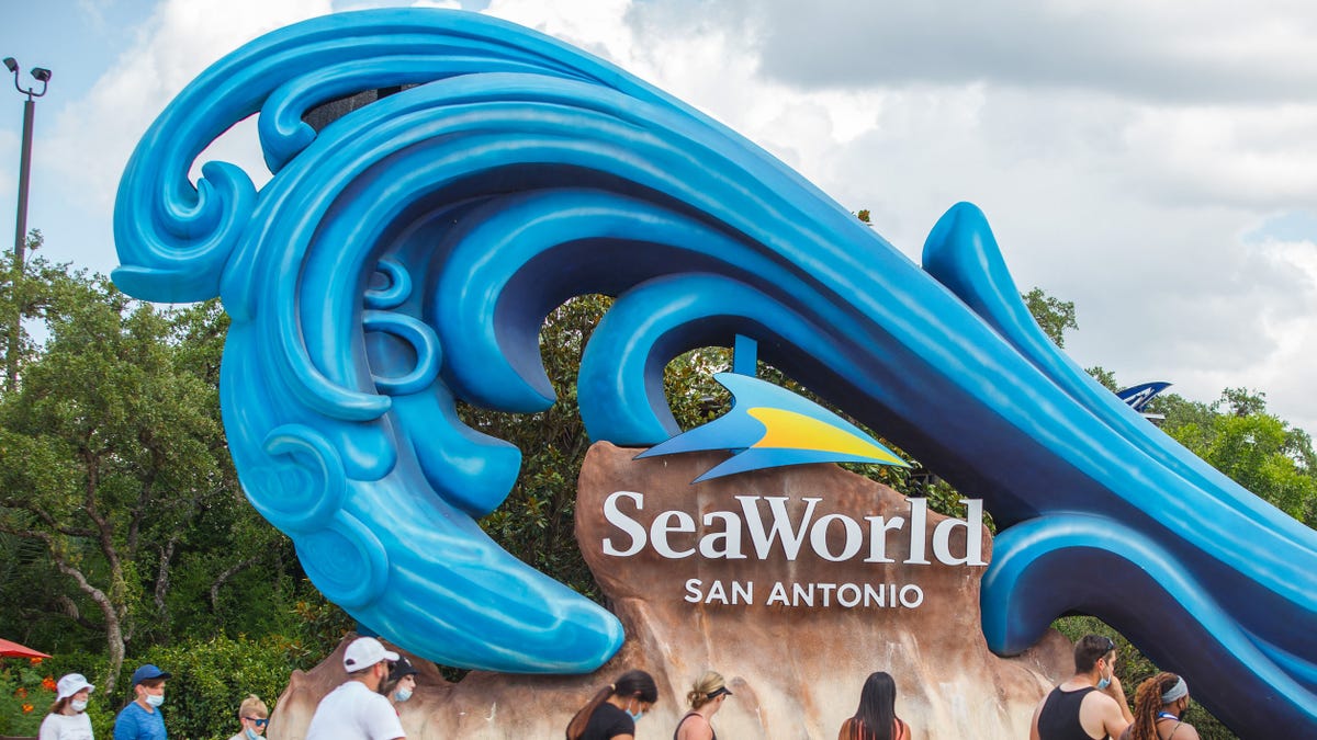 SeaWorld San Antonio sign
