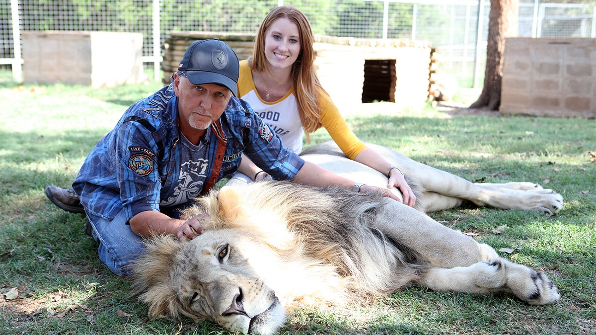 Jeff  and Lauren Lowe with Jax the lion at the Greater Wynnewood Exotic Animal Park on September 28, 2016 in Wynnewood, Oklahoma. (Ruaridh Connellan/BarcroftImages / Barcroft Media via Getty Images)