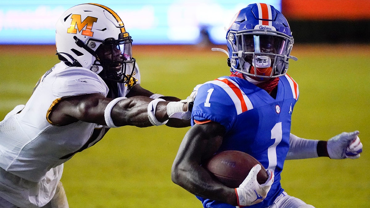 Florida wide receiver Kadarius Toney (1) runs for a 16-yard touchdown as he gets past Missouri linebacker Devin Nicholson during the second half of an NCAA college football game Saturday, Oct. 31, 2020, in Gainesville, Fla. (AP Photo/John Raoux)