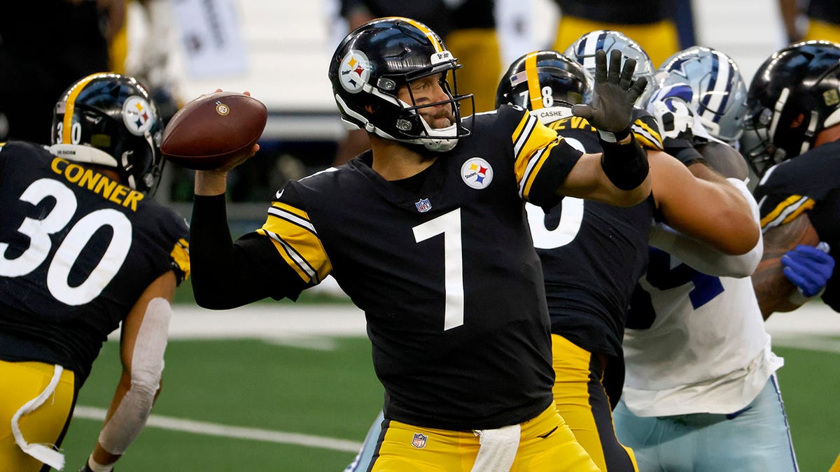 Pittsburgh Steelers quarterback Ben Roethlisberger (7) throws a pass in the first half of an NFL football game against the Dallas Cowboys in Arlington, Texas, Sunday, Nov. 8, 2020.