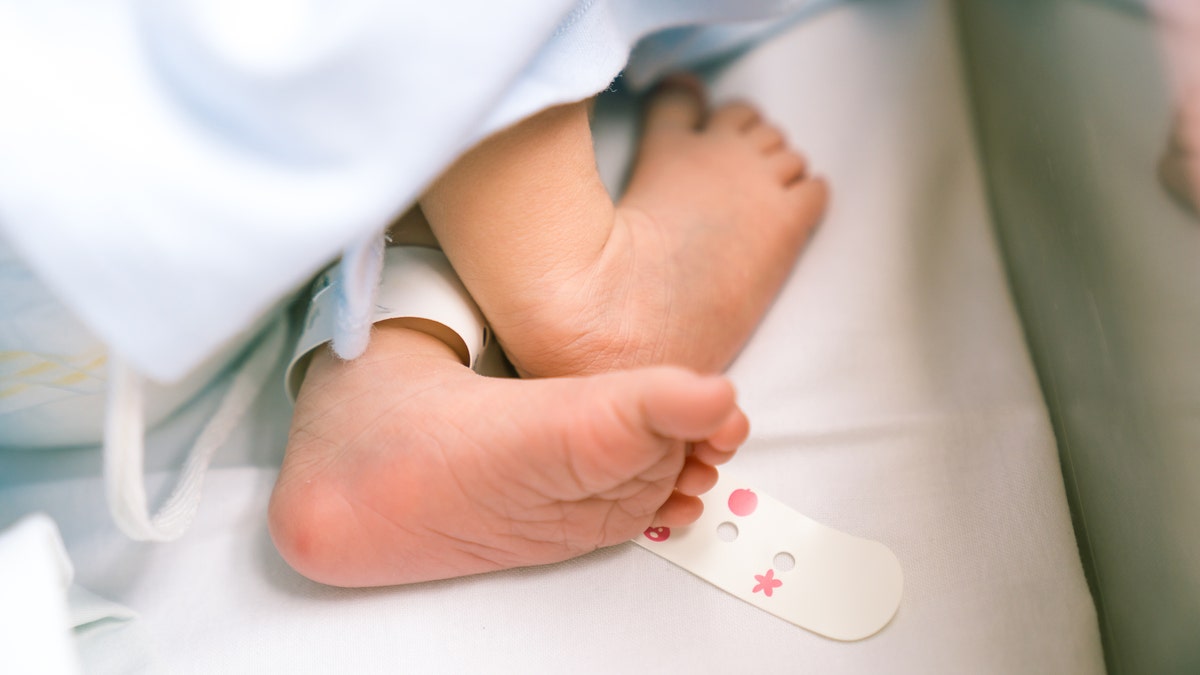 Newborns are very unlikely to contract the coronavirus while hospitalized, according to a new study. (iStock)