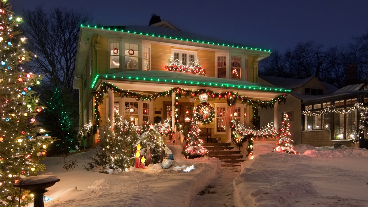 Enchanting American Christmas Decorations: A Comprehensive Guide