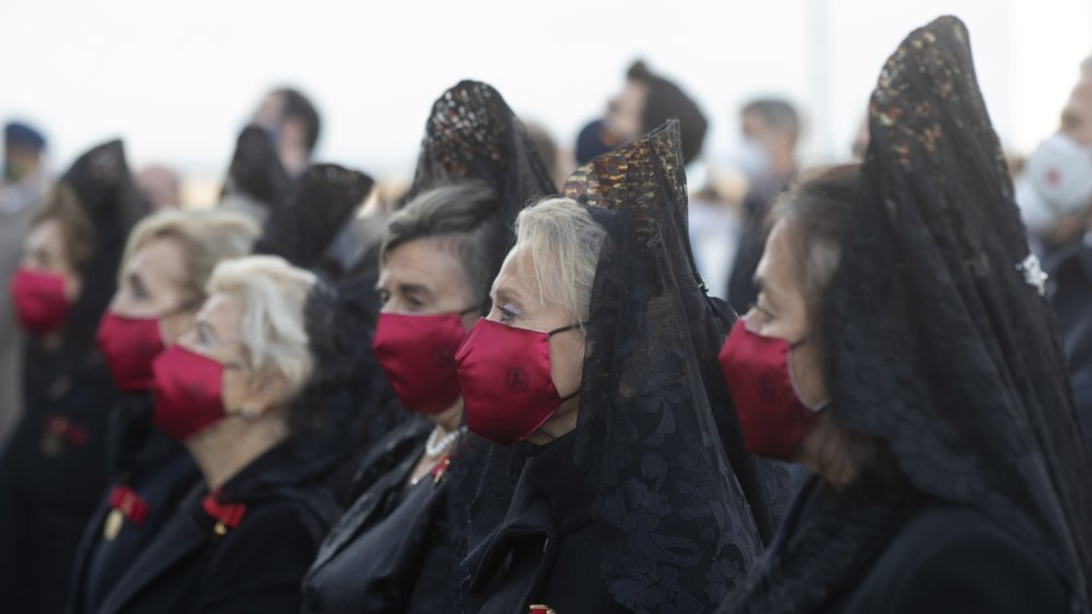 <br>
Women dressed in traditional mantillas and wearing face masks to protect against the spread of coronavirus, take part in an open air mass to celebrate Madrid's patron saint La Almudena virgin in Madrid, Spain, Monday, Nov. 9, 2020. Some Spanish regions are tightening their restrictions on movement, as the national government waits to see whether its measures to slow the spread of COVID-19 are working before taking further steps. (AP Photo/Paul White)