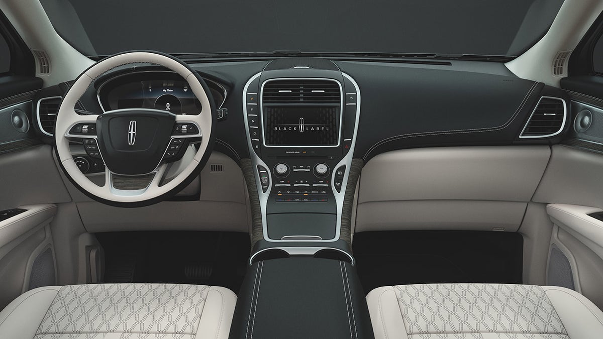 The 2020 Nautilus featured a much different dashboard design.