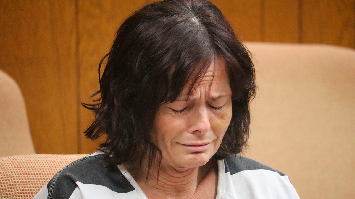 Tina Talbot sobs during a probable cause conference in Waterford Township's 51st District Court in late September 2018. (Aileen Wingblad/The Daily Oakland Press via AP)