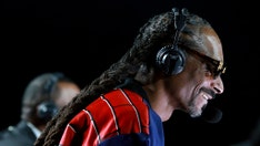 Snoop Dogg wins Twitter raves for boxing commentary