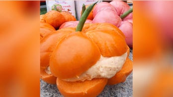 New Jersey bakery's realistic 'pumpkin' bagels are a hit with customers, owner says