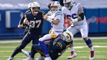 Bills hang on in sloppy 27-17 win over Chargers