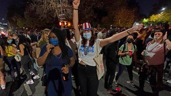 Huge crowd gathers in NYC to mourn prominent rabbi