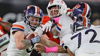 Virginia holds on to extend streak against No. 15 UNC, 44-41