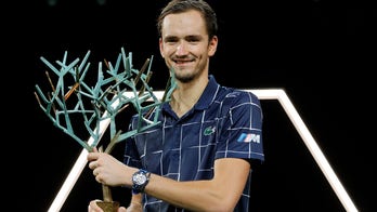 Medvedev beats Zverev to win his 1st Paris Masters final