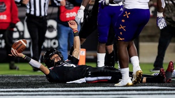Ridder, No. 7 Cincinnati roll over East Carolina, 55-17